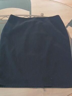 Karl Lagerfeld Paris Sizec14 Classic Black Lined Women's Pencil Skirt.